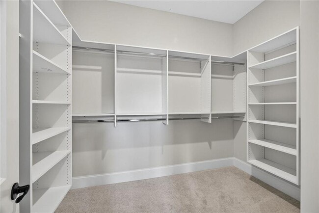 Building Photo - 109 Village Green Ave