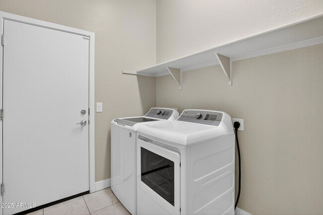 Building Photo - 3405 S 183rd Dr
