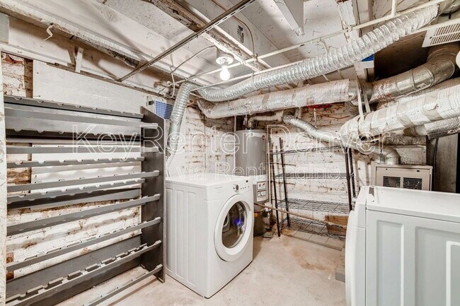 Building Photo - 3341 Lawrence St