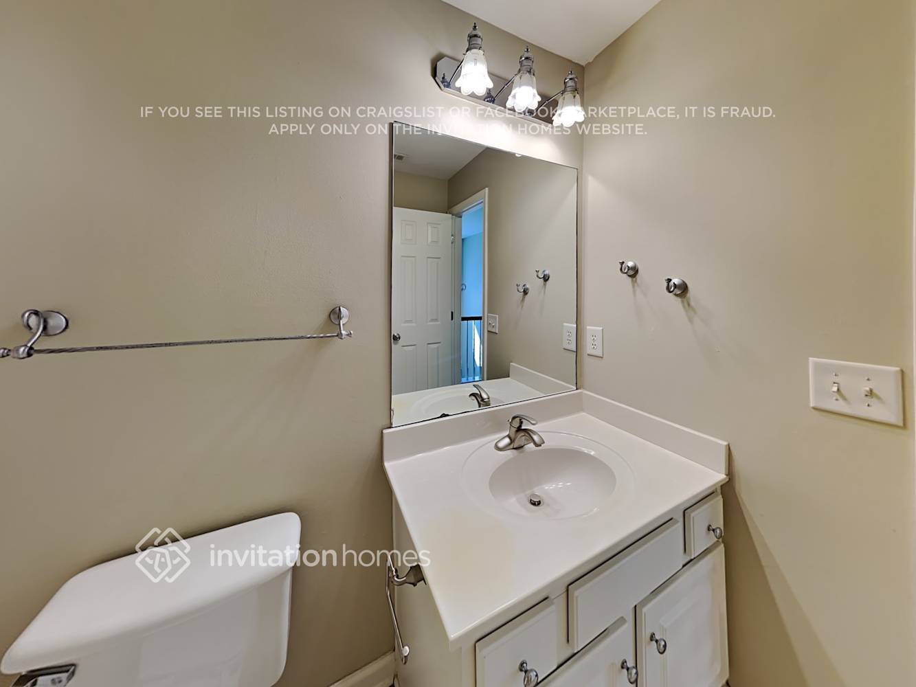 Building Photo - 8920 Watersedge Ct