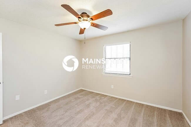 Building Photo - 3 Bedroom Pet-Friendly Home in Mesquite, TX with Main Street Renewal