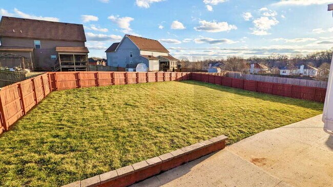 Building Photo - 2780 Cascade Dr