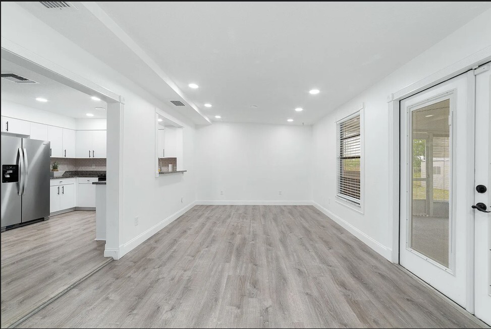 Building Photo - 181 SE Fallon Dr
