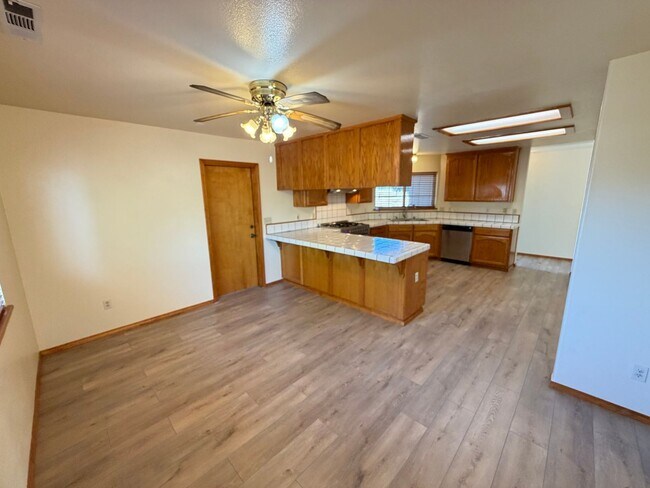 Building Photo - 3 Bed 2 Bath Country Home