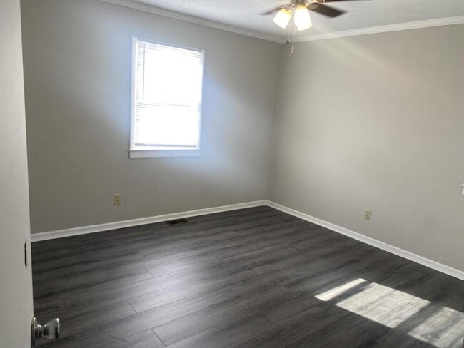 Building Photo - 502 Beeler Ave