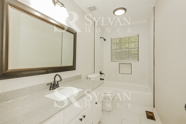 Building Photo - Immerse yourself in comfort and convenience