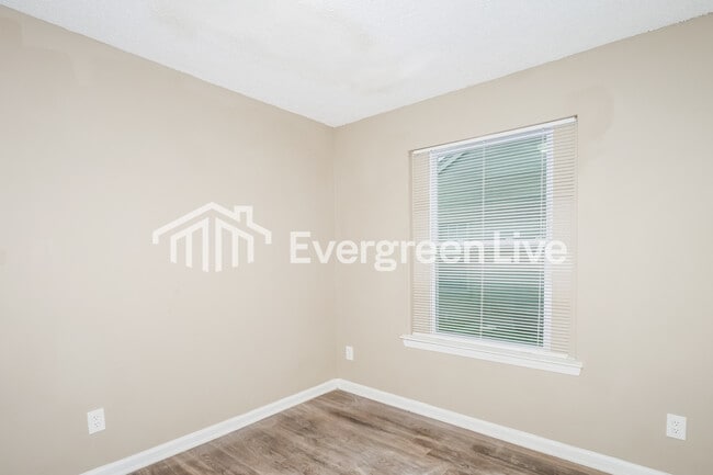 Building Photo - 6000 Wagon Hill Rd E