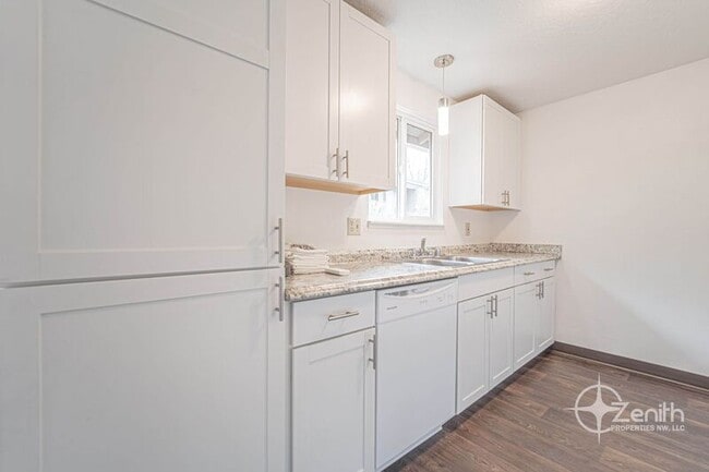 Building Photo - 106 W Beacon Hill Dr