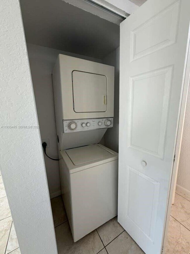 Building Photo - 815 Boynton Beach Blvd