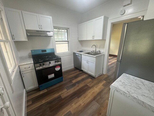 Building Photo - Updated 2 Bedroom Home in Moline | Fenced Yard | Central Air | Dishwasher