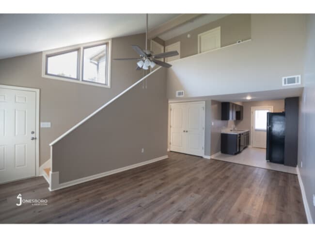 Building Photo - Lakeview Cove Apartments: NEWLY REMODELED