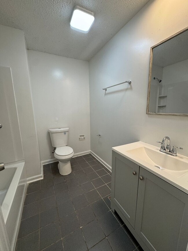 Building Photo - 3 Bed / 1 bath Available Now in Weiner, AR