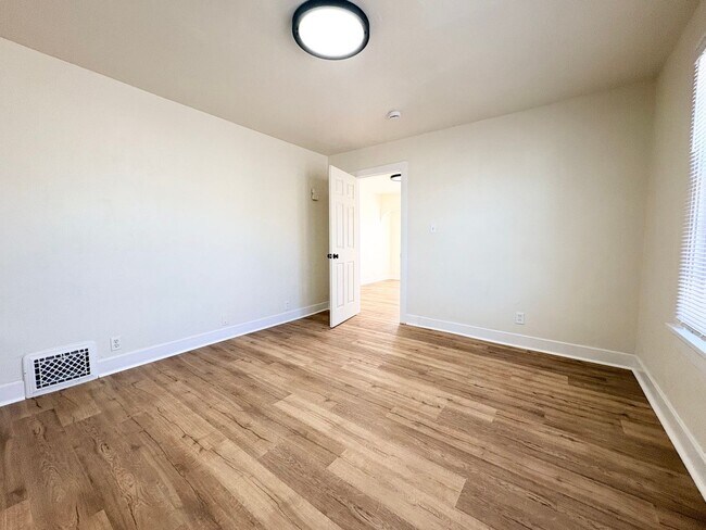 Building Photo - 1715 Marshall St