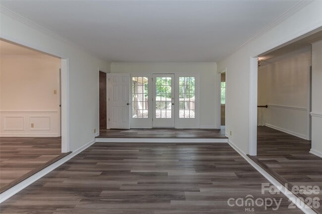 Building Photo - 2630 Fernbank Dr