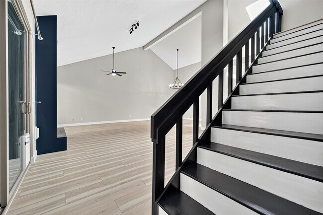 Building Photo - 2026 Ashford Hollow Ln