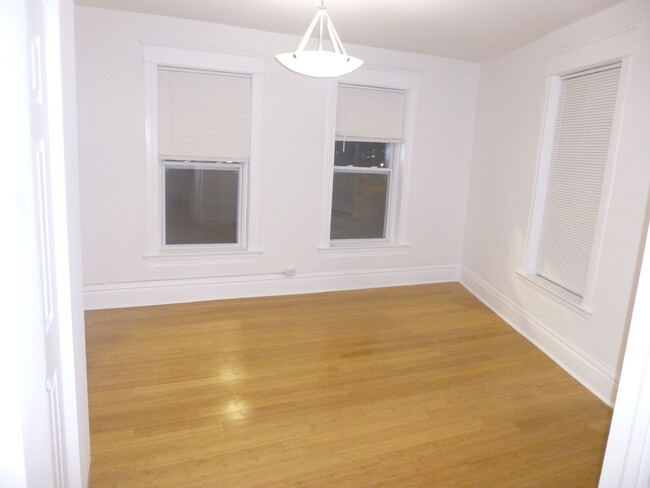 Master Bedroom - 102 7th St