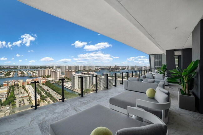 Building Photo - 17141 Collins Ave