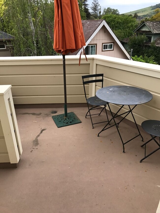 Building Photo - 1763 Santa Barbara Ave