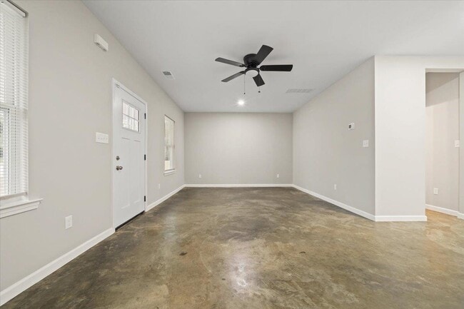 Building Photo - 2845 Yale Ave