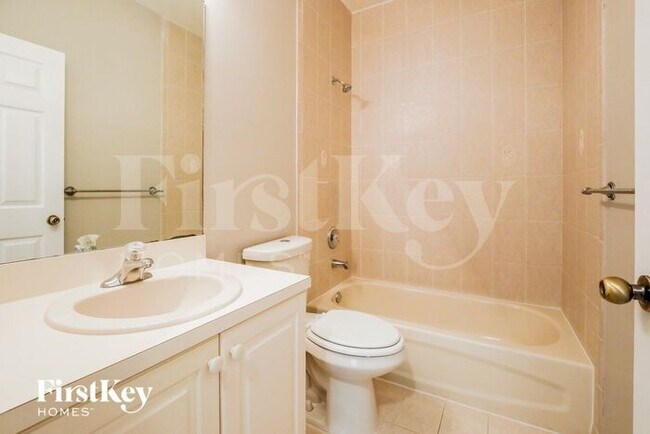 Building Photo - 665 SE 31st Ave