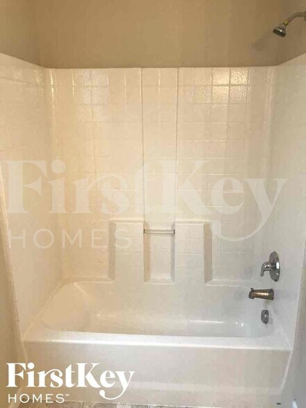 Building Photo - 2420 Ashpoint St