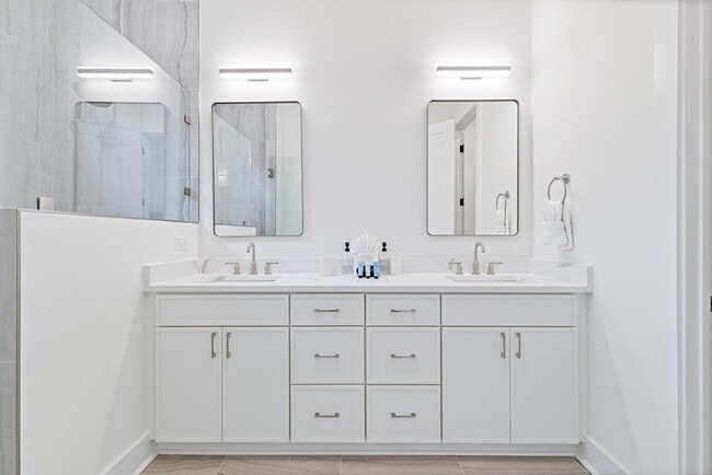 Building Photo - 68 Sarah St