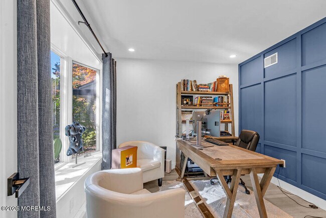 Building Photo - 17 Woods End Rd