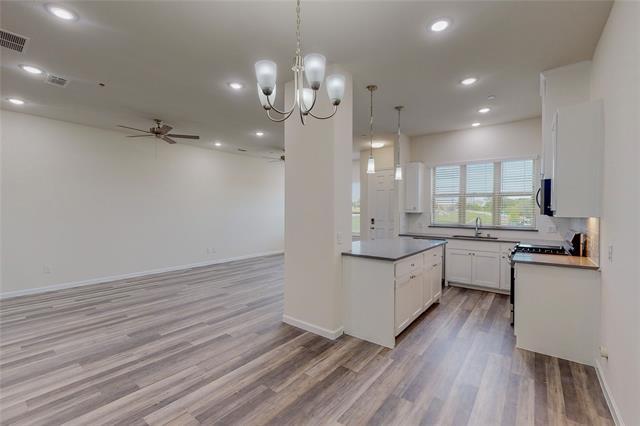 Building Photo - 16124 Doe Lk Dr