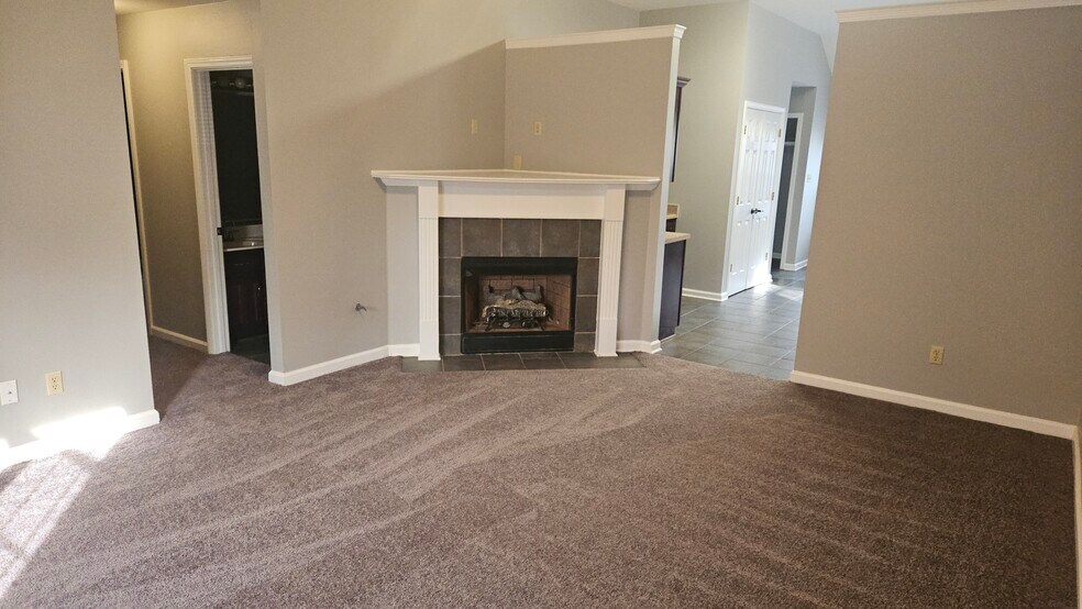 Building Photo - 8382 Regal Bend Dr