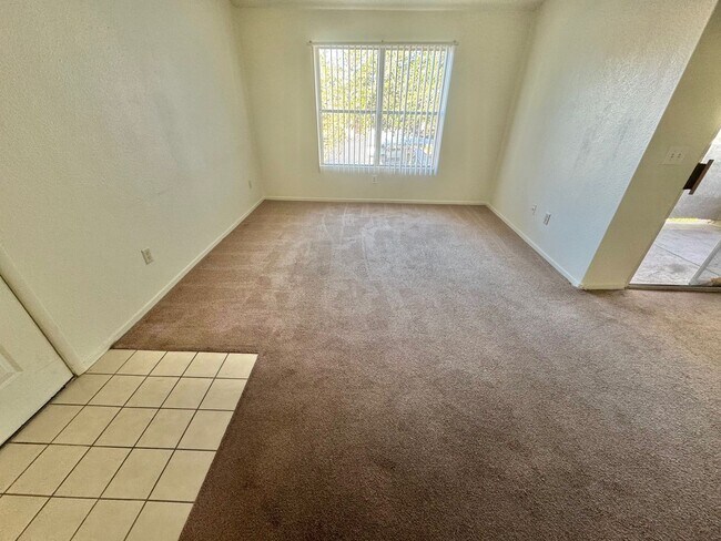 Building Photo - ***AMAZING WELOME DEAL!! $600 OFF FIRST MONTHS RENT IF MOVED IN 2 WEEKS!!**  Lovely 2 Bedroom/2 B...