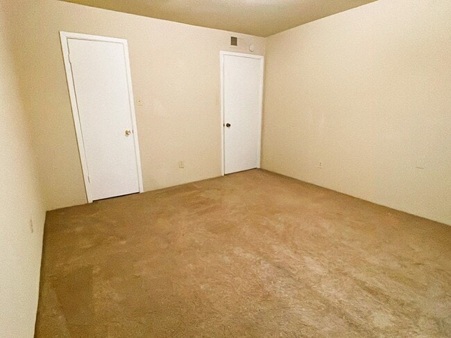 Building Photo - 7200 Clarewood Dr