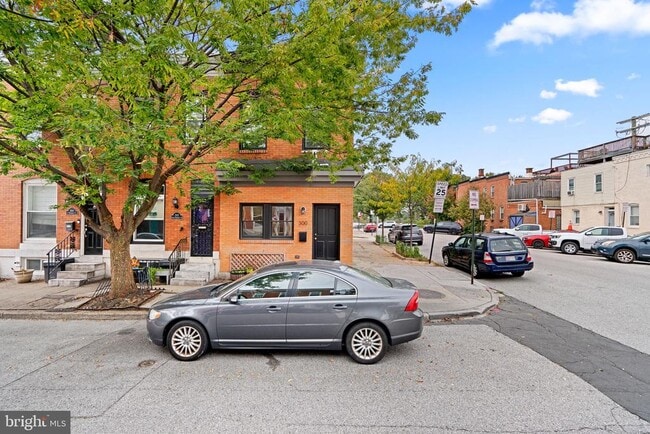 Building Photo - 300 S Robinson St