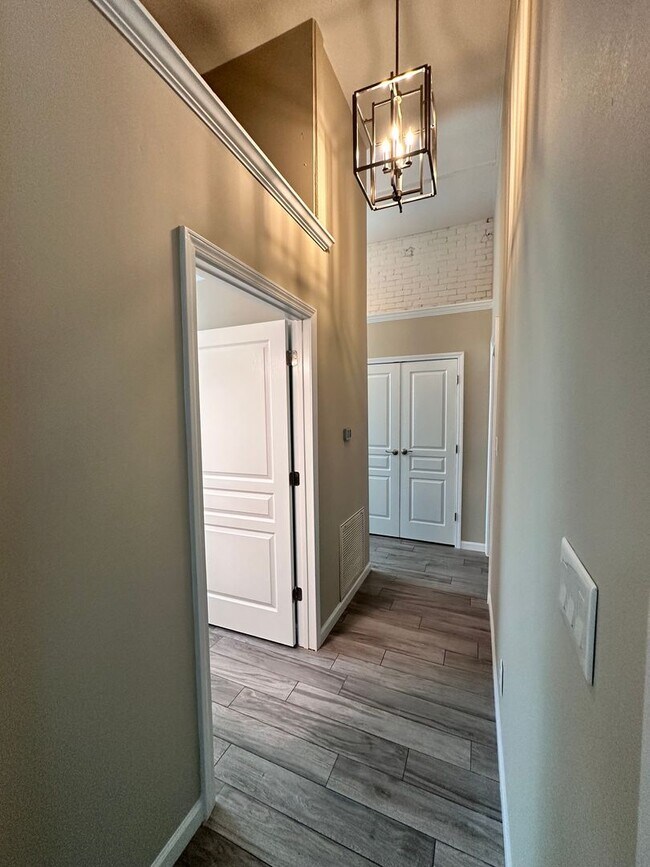 Building Photo - Exclusively Offered by Muse Realty Rentals...