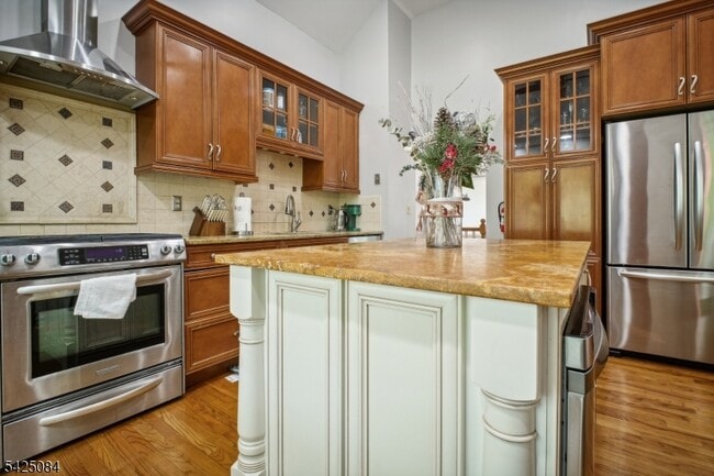 Building Photo - 195 Chaucer Dr