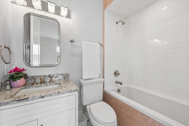 Building Photo - 458 W Deming Pl