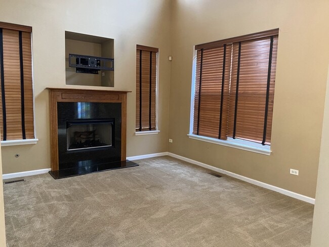 Building Photo - 2824 White Thorn Cir
