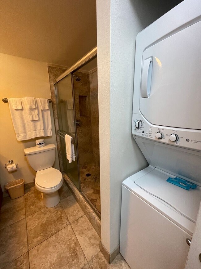 Building Photo - Royal Kahana Studio Apartment