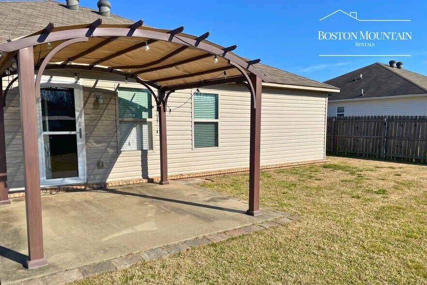 Building Photo - 1121 Apollo Dr
