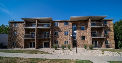 Building Photo - Lewis Landing