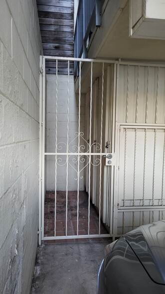 Gated storage unit - 4057 Brant St