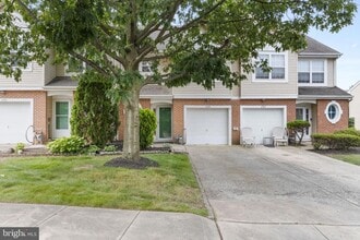 Building Photo - 2302 Harvard Dr