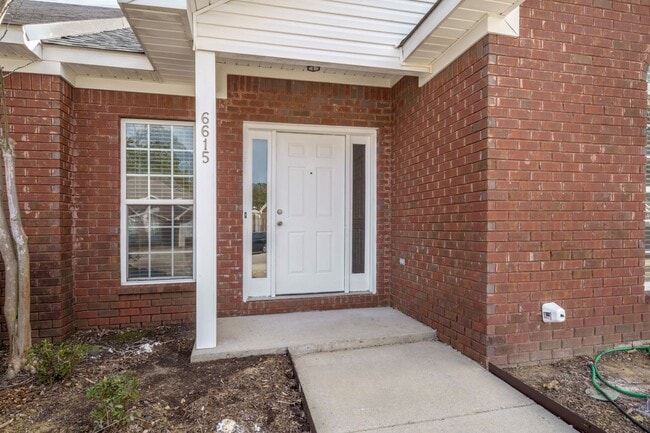 Building Photo - Charming and Newly Renovated 3 Bedroom 2 Bath Home Available Now!