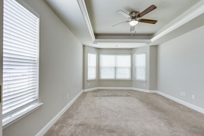 Building Photo - 1061 Daniel Ln