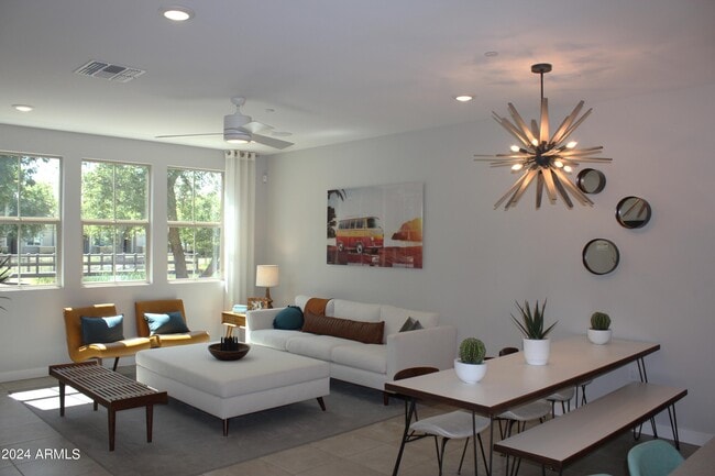 Building Photo - 2628 S Voyager Dr