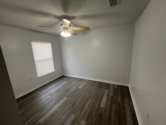 Building Photo - 12833 Parkbury Dr