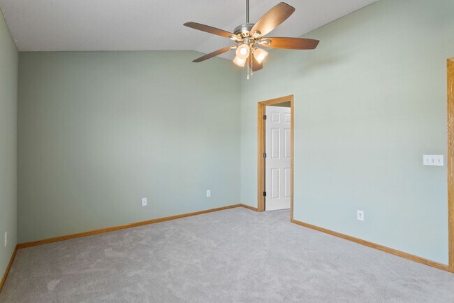 Building Photo - Freshly Remodeled 3bd 3ba Townhome for Rent in Club West, Blaine – Pond View!