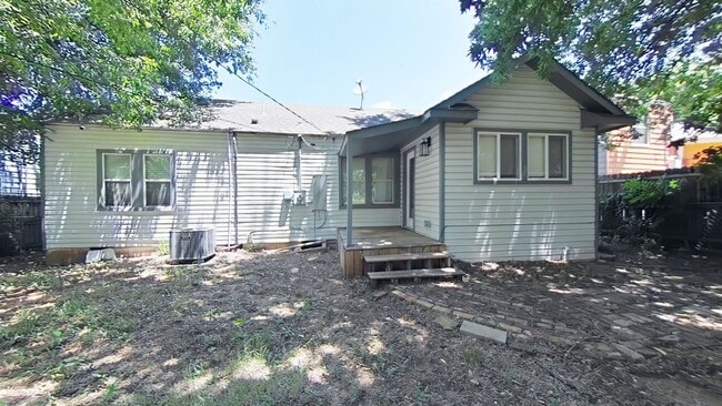 Building Photo - 1720 NW Cherry Ave