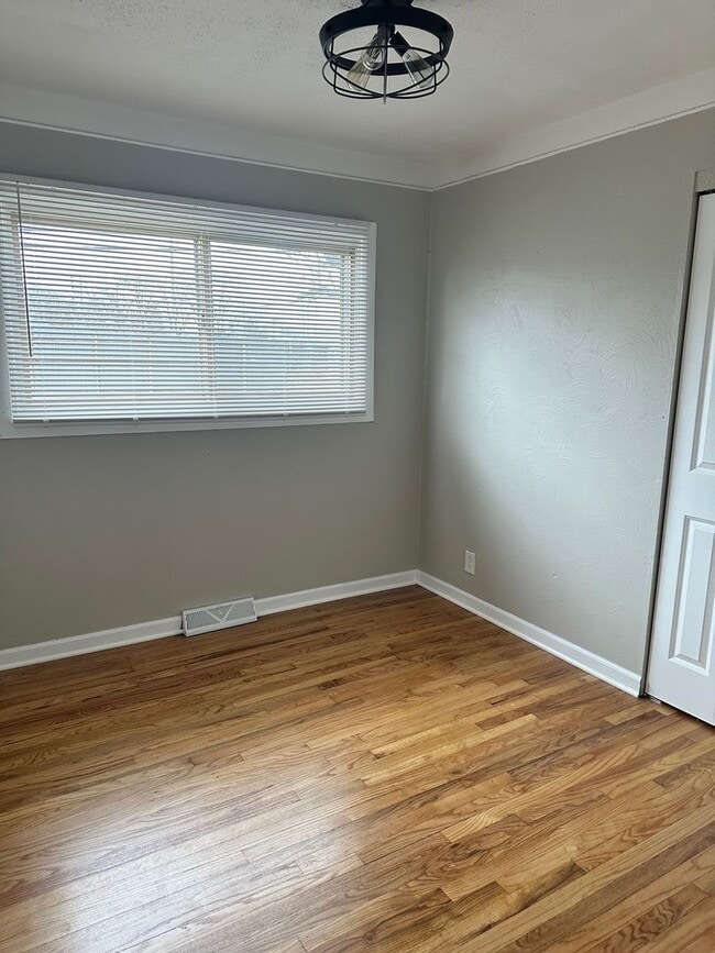Building Photo - 3 bdrm with finished basement!