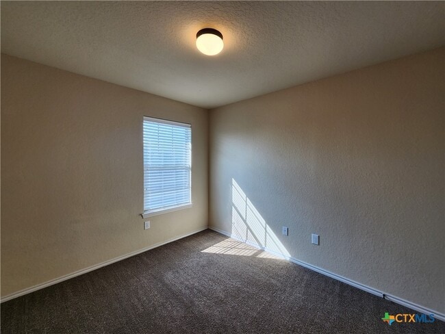 Building Photo - 501 Creekside Cir