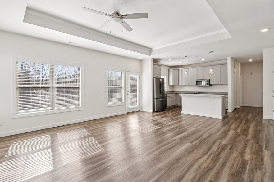 Building Photo - 9776 Montclaire Dr